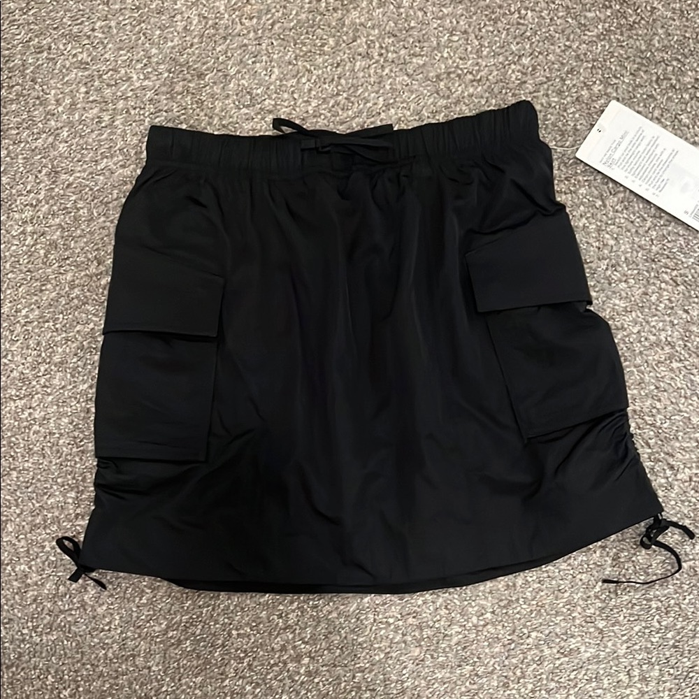 Lululemon nylon cargo mini skirt. Small